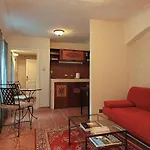 Appartamento 1 Bed Flat - Sleeps 3 - Courtyard - Wifi *