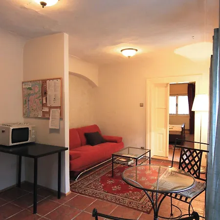 1 Bed Flat - Sleeps 3 - Courtyard - Wifi Appartamento Praga