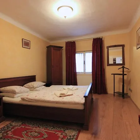 Cool 1 Bedroom Prokopska In Mala Strana Apartament