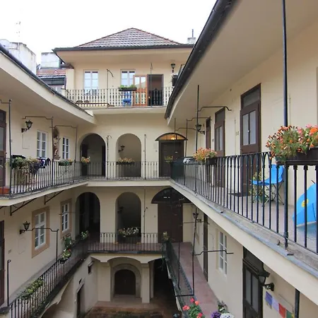 1 Bed Flat - Sleeps 3 - Courtyard - Wifi