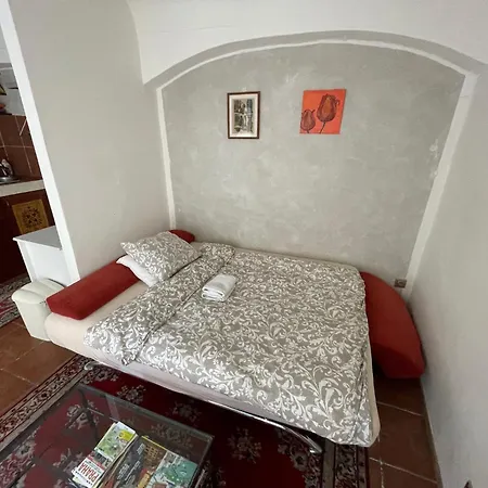1 Bed Flat - Sleeps 3 - Courtyard - Wifi *